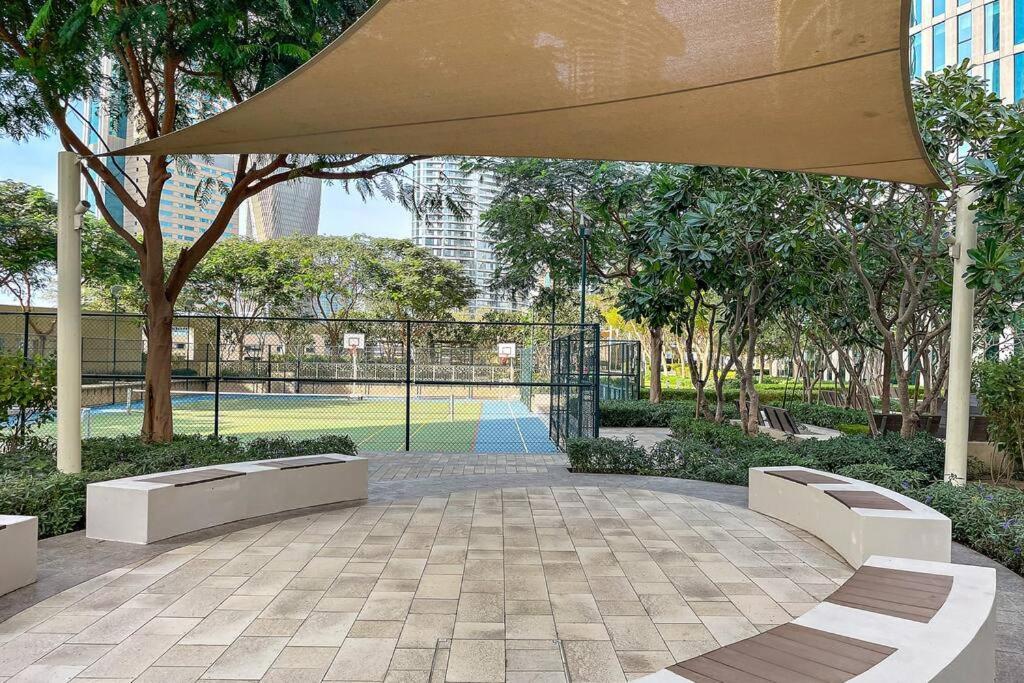 Luxury 4br Flat, Downtown Dubai, Pool, Gym, Ps5, Sleeps 11 Guests Apartment Dubai