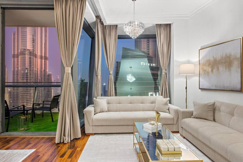 Apartment Luxury 4br Flat, Downtown Dubai, Pool, Gym, Ps5, Sleeps 11 Guests Dubai
