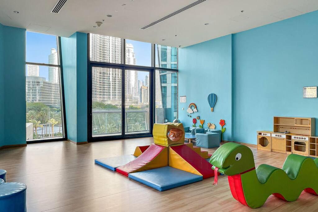 Luxury 4br Flat, Downtown Dubai, Pool, Gym, Ps5, Sleeps 11 Guests Apartment Dubai