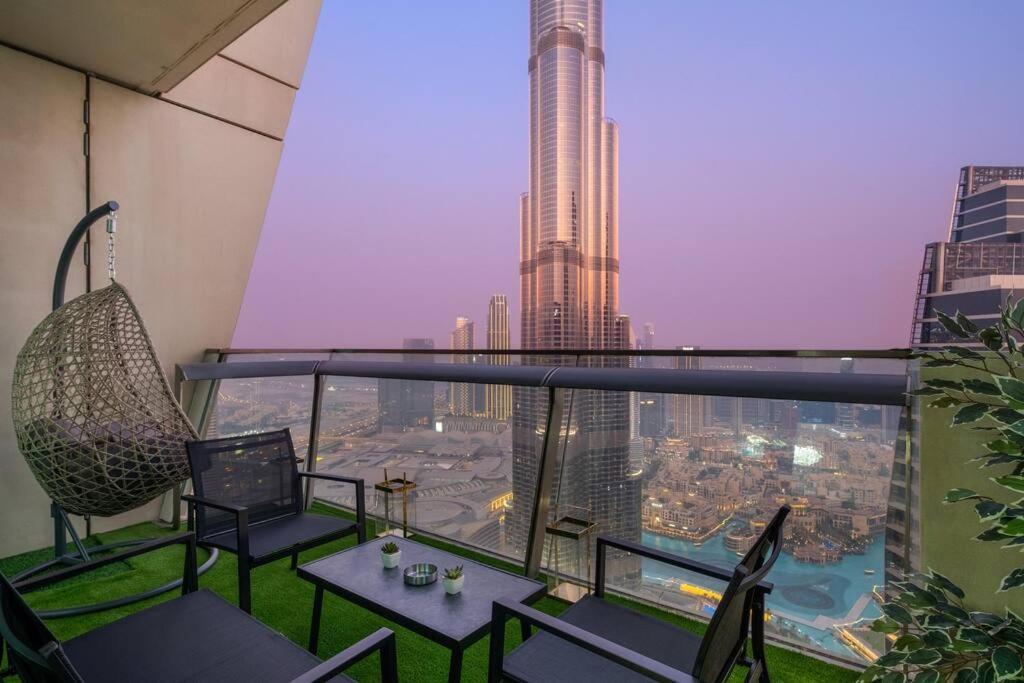 Apartment Luxury 4br Flat, Downtown Dubai, Pool, Gym, Ps5, Sleeps 11 Guests Dubai